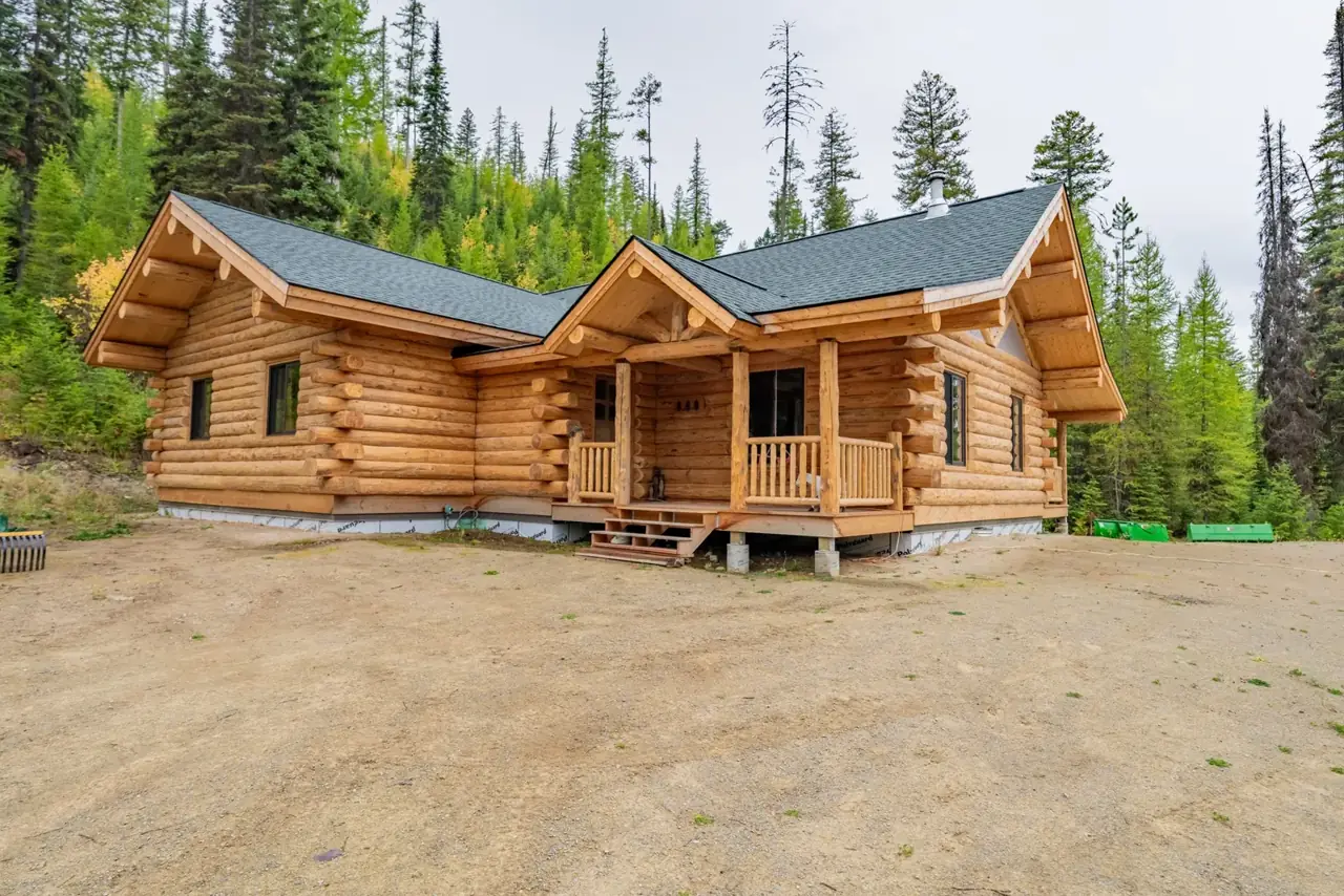 Trout Creek single-story exterior with covered front entry, Meadowlark Log Homes